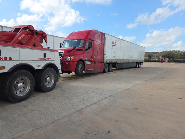 Pitbull Heavy Duty Towing commercial truck towing service